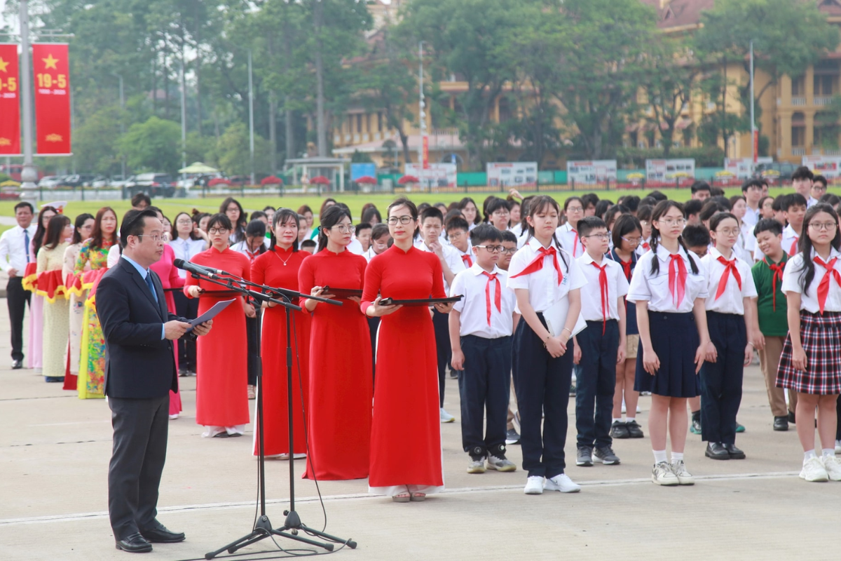 giam-doc-so-gd-dt-ha-noi-tran-the-cuong-bao-cao-ket-qua-hoc-tap-cua-hoc-sinh-thu-do-nam-hoc-2024-2025..png