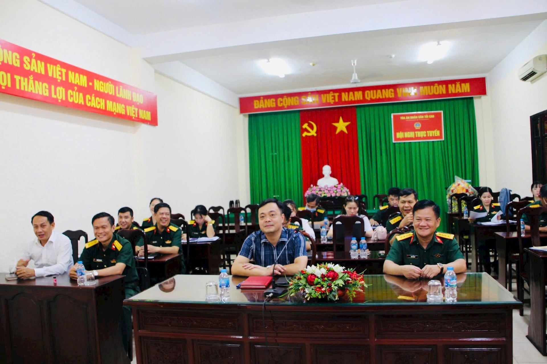 hop-nghi-quyet.jpg
