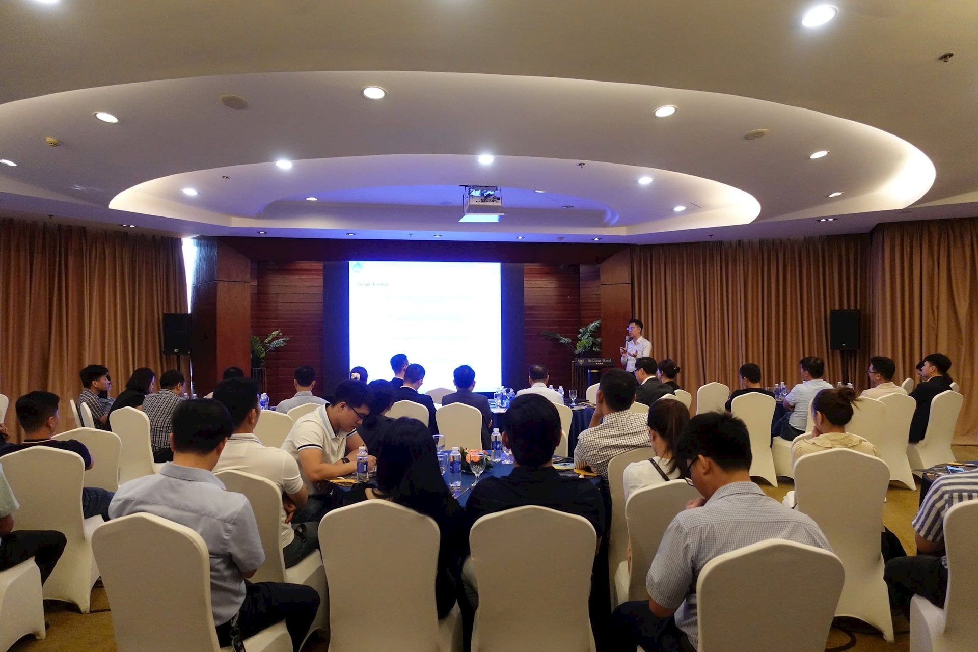23-5-hoi-thao5.jpg