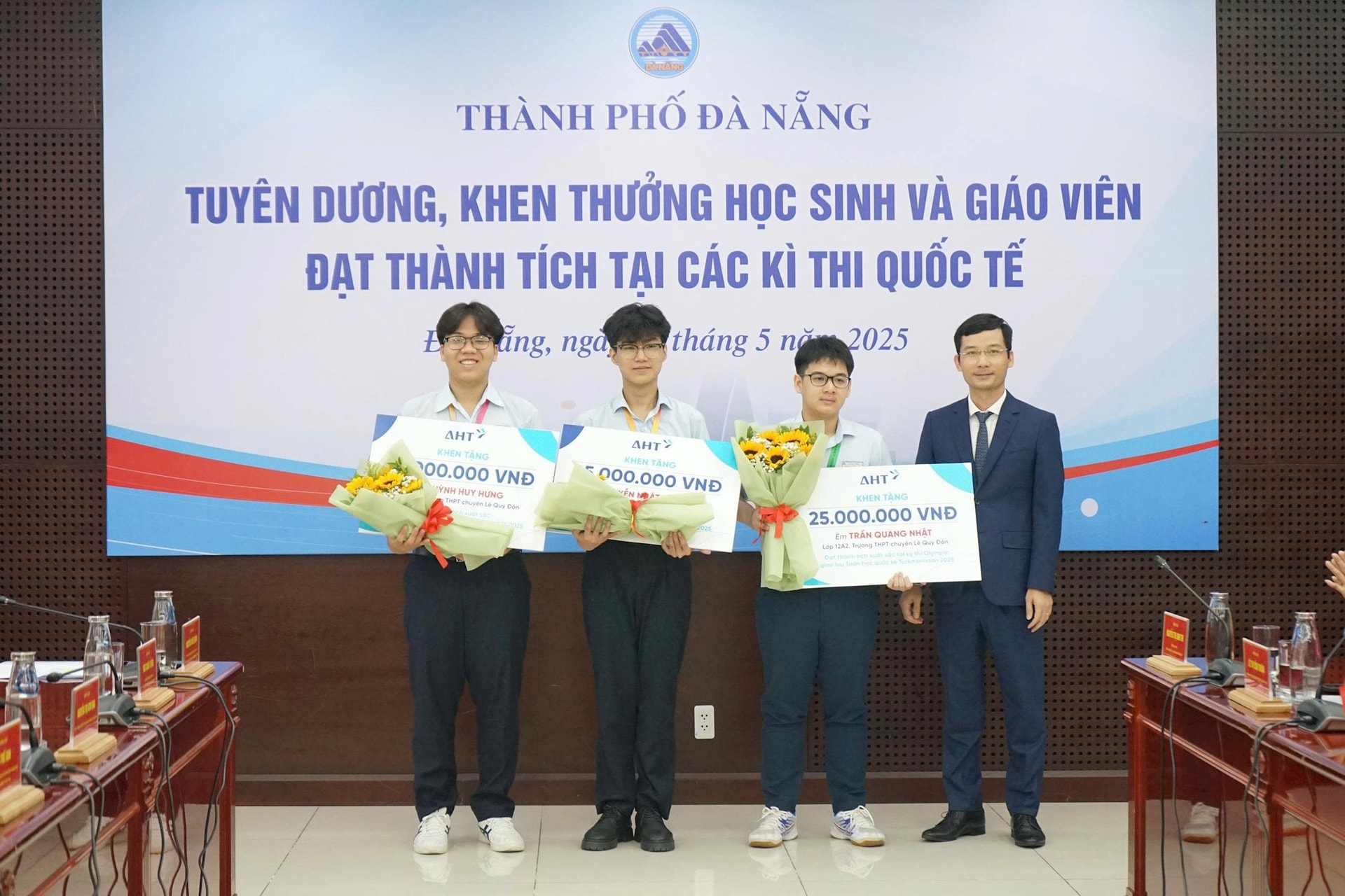 23-5-tuyen-duong3.jpg