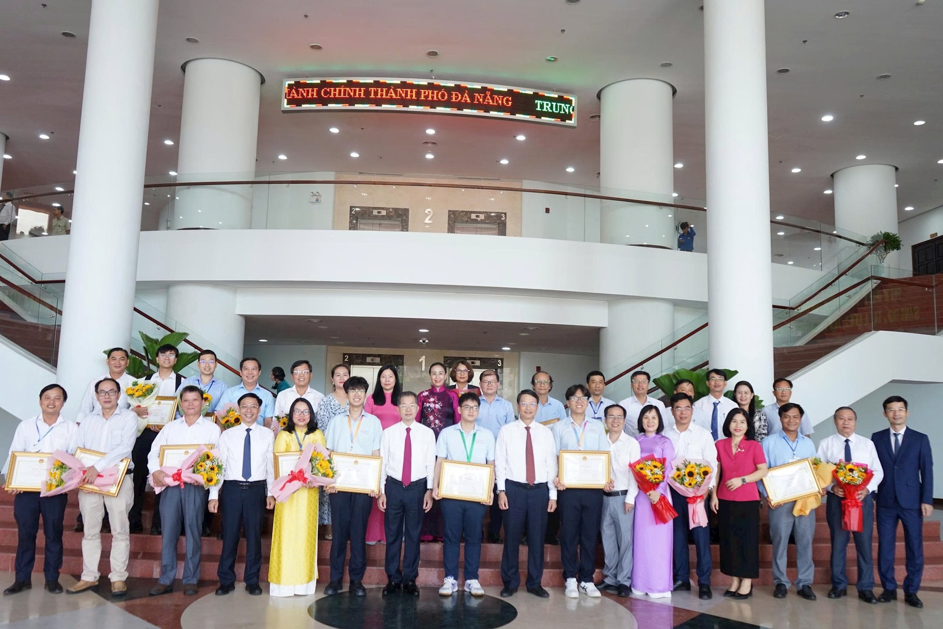 23-5-tuyen-duong4.jpg