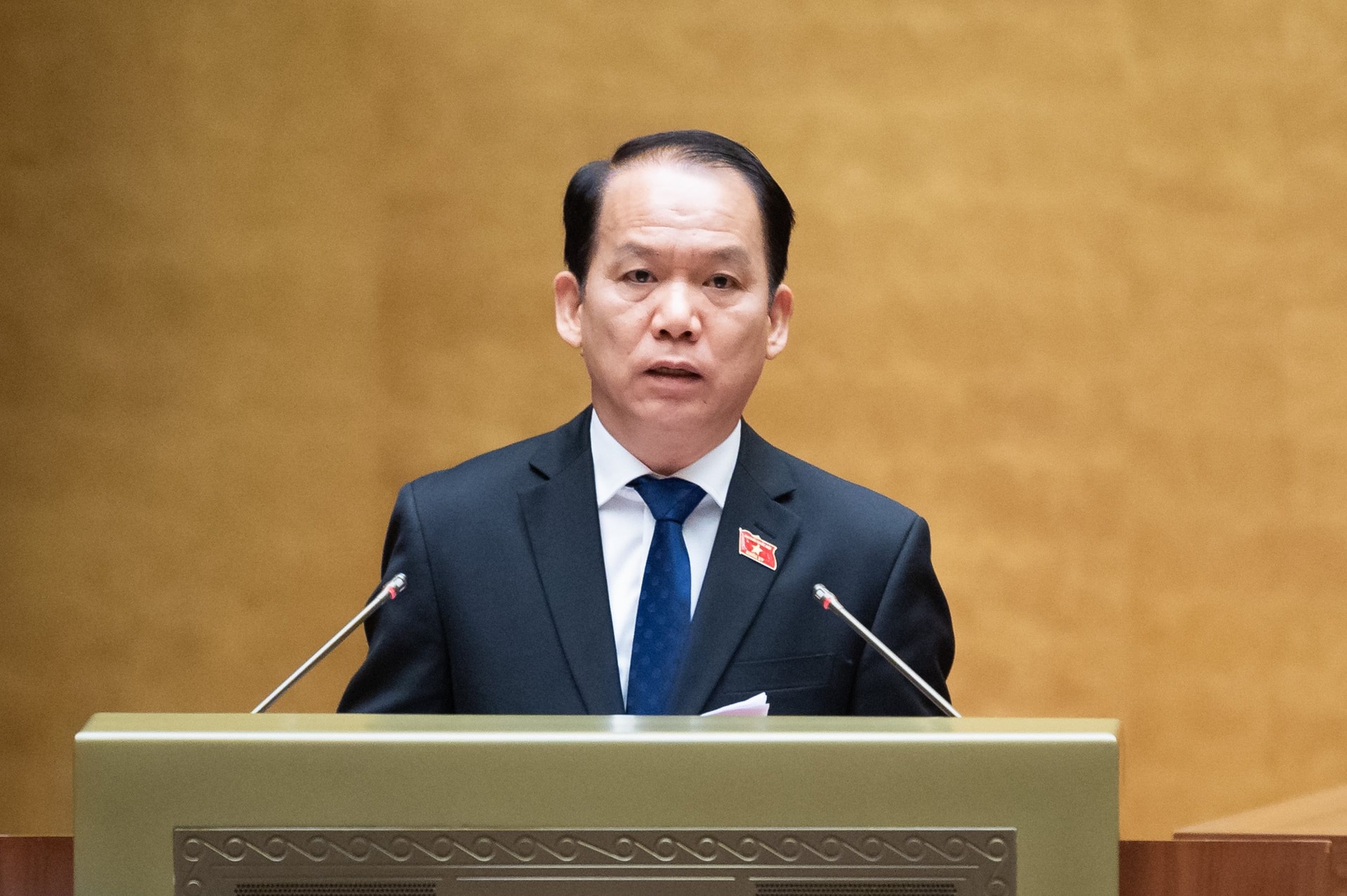 z61_1082-chui-nhiei-i-m-ui-y-ban-phai-p-luai-i-t-vai-tui-phai-p-hoai-ng-thanh-tui-ng.jpg