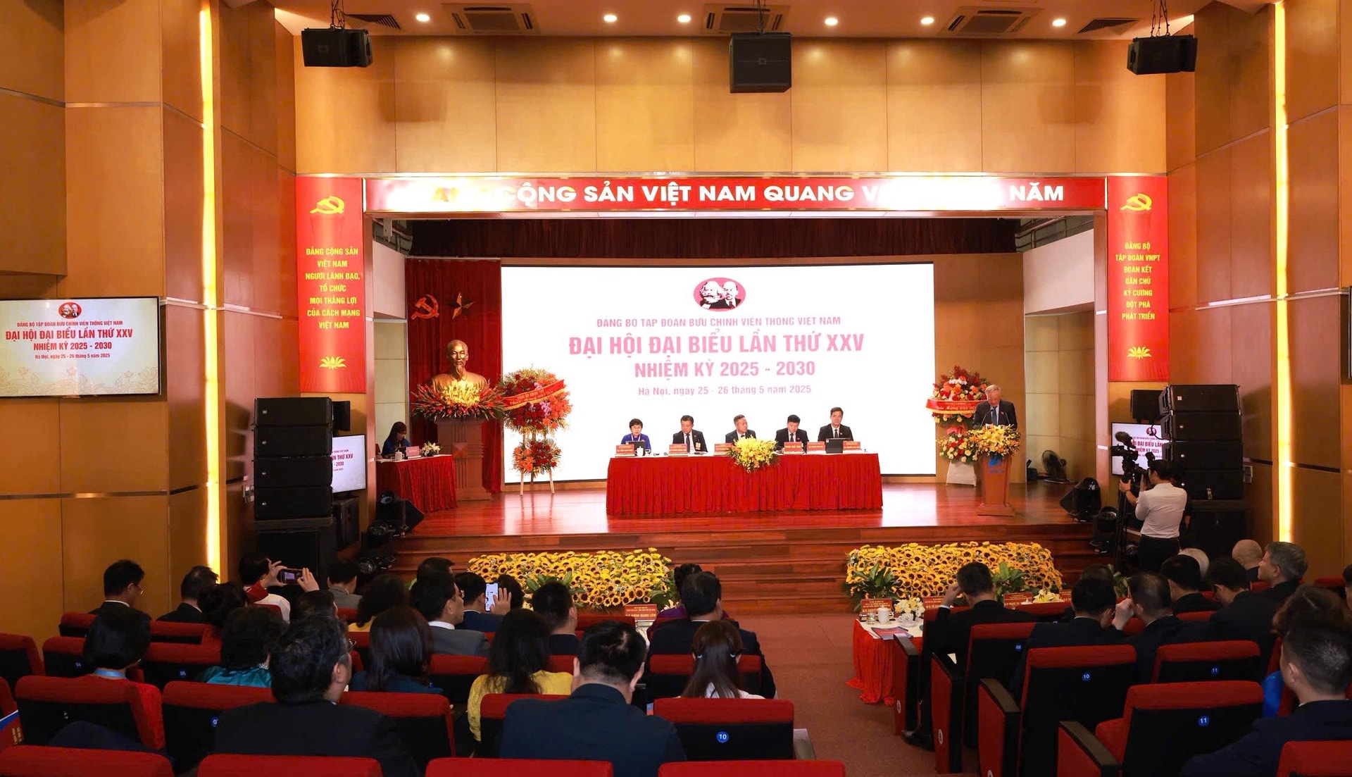 26.5-toan-anh-dai-hoi.jpg