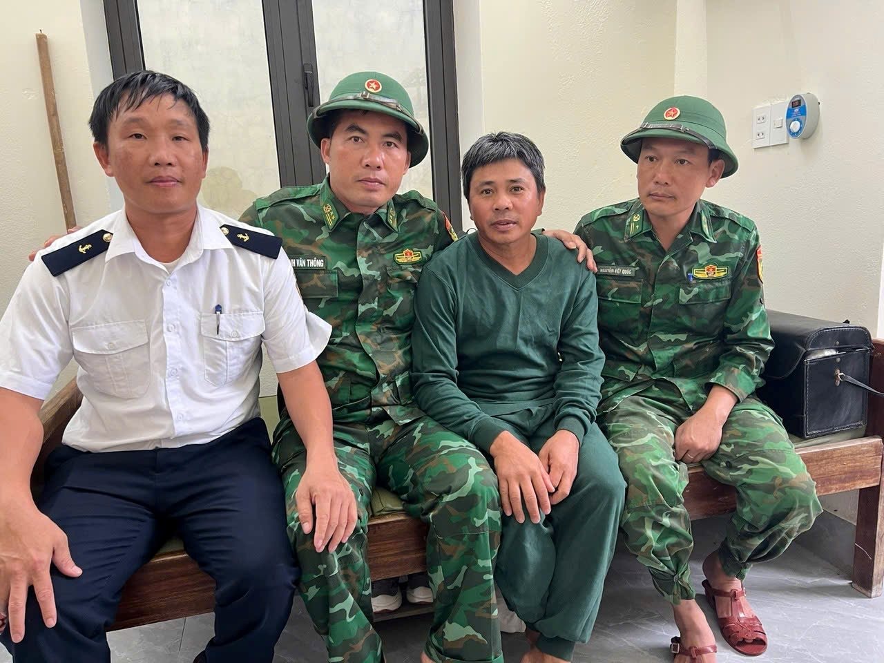 cuu_thuyen_vien_gap_nan_3.jpg