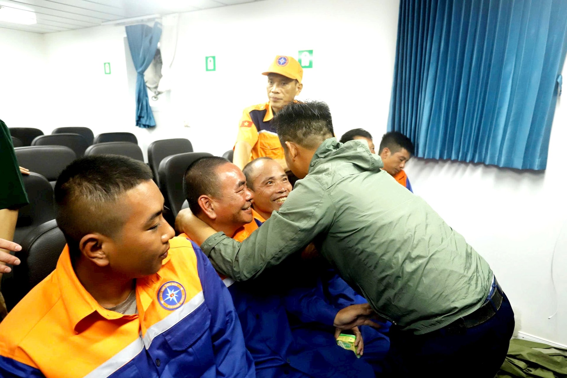 cuu_thuyen_vien_gap_nan_7.jpg