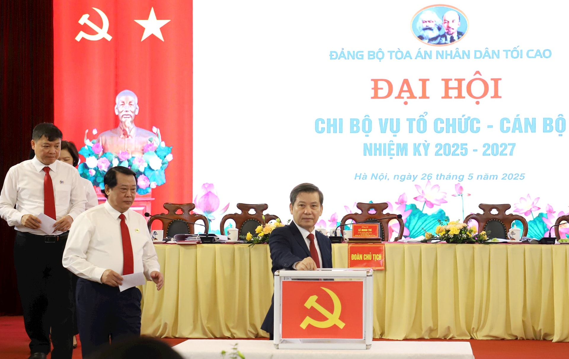 vu-to-chuc-can-bo-5-.jpg