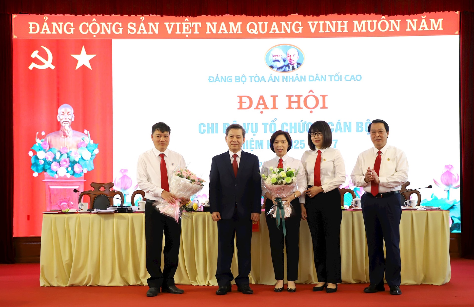 vu-to-chuc-can-bo-8-.jpg
