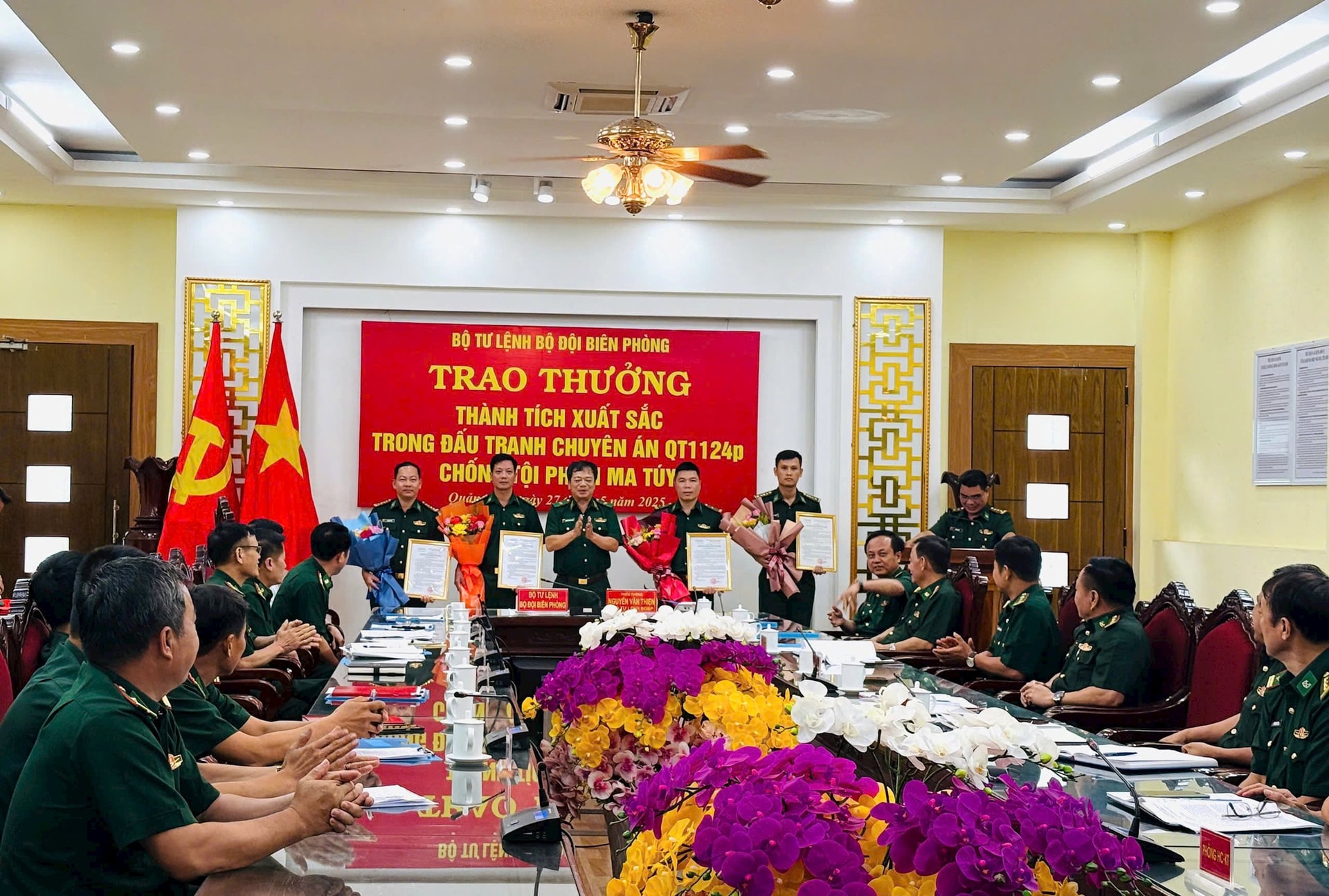 trao-thuong-chuyen-an-ma-tuy-2705.jpg