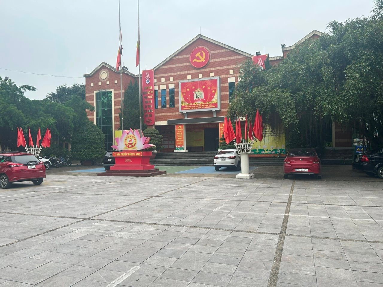hoitruong.jpg