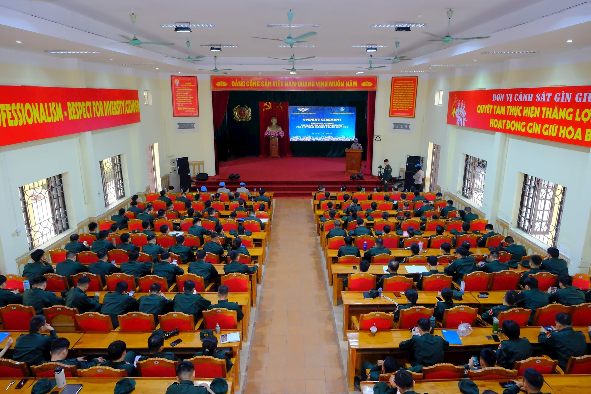 khai-giang-khoa-huan-luyen.jpg