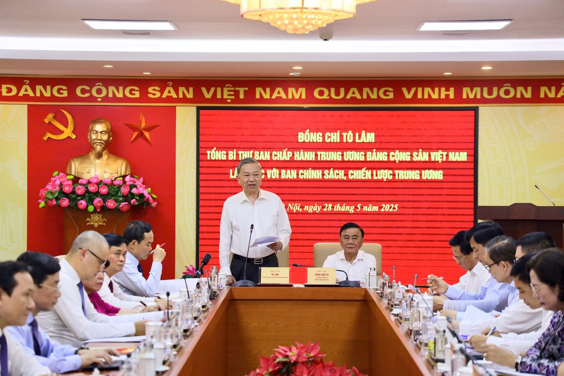toancanh1-17484340906641725259685.jpg