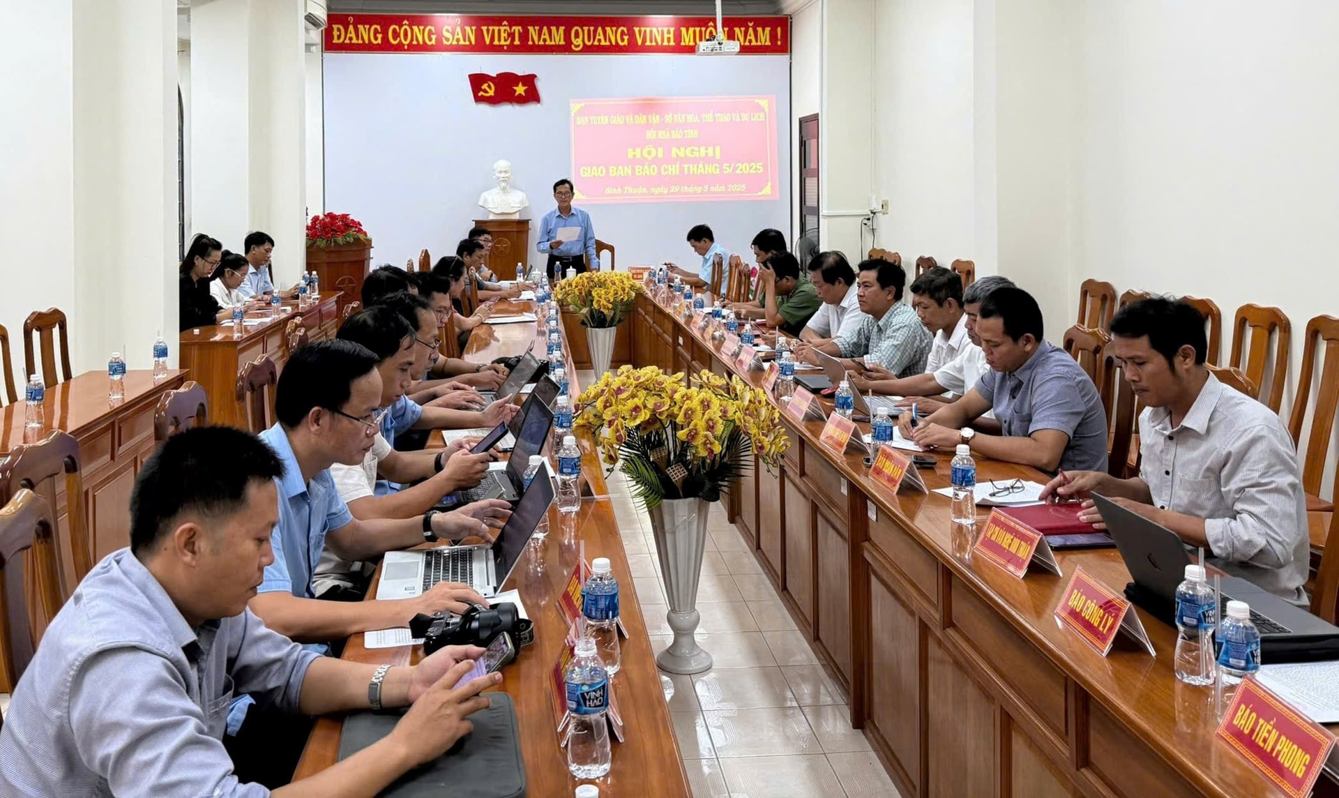binh-thuan-giao-ban-bao-chi-1.jpg