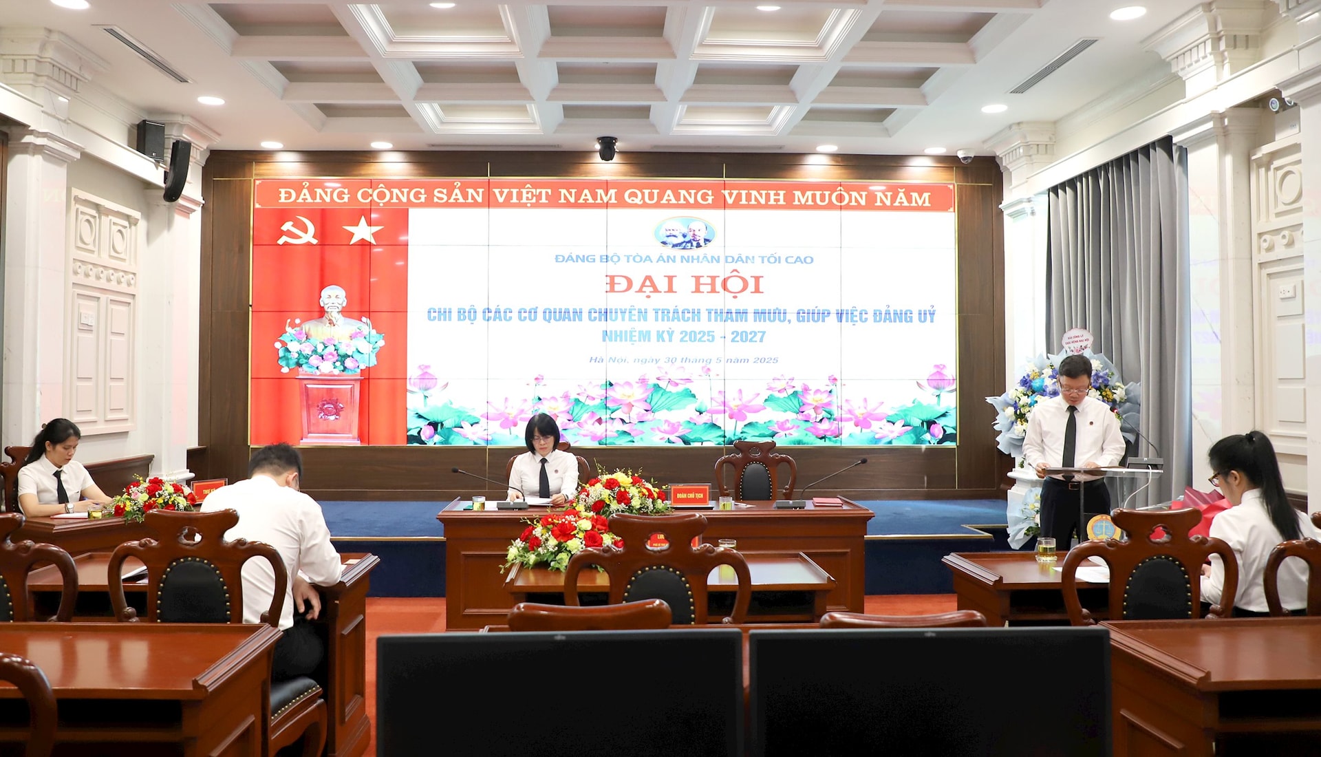 co-giup-viec-dang-uy-tandtc-4-.jpg