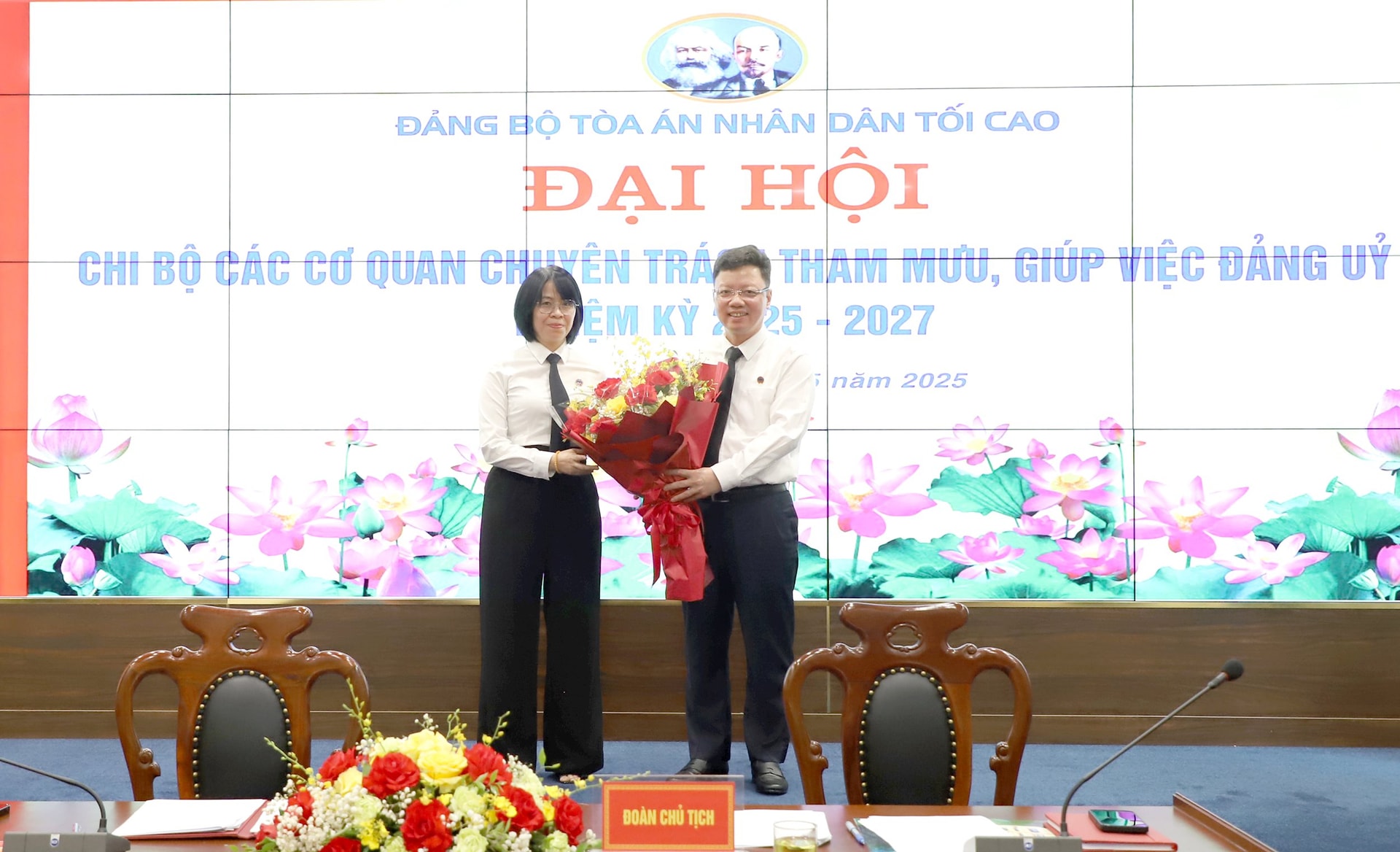 co-giup-viec-dang-uy-tandtc-5-.jpg