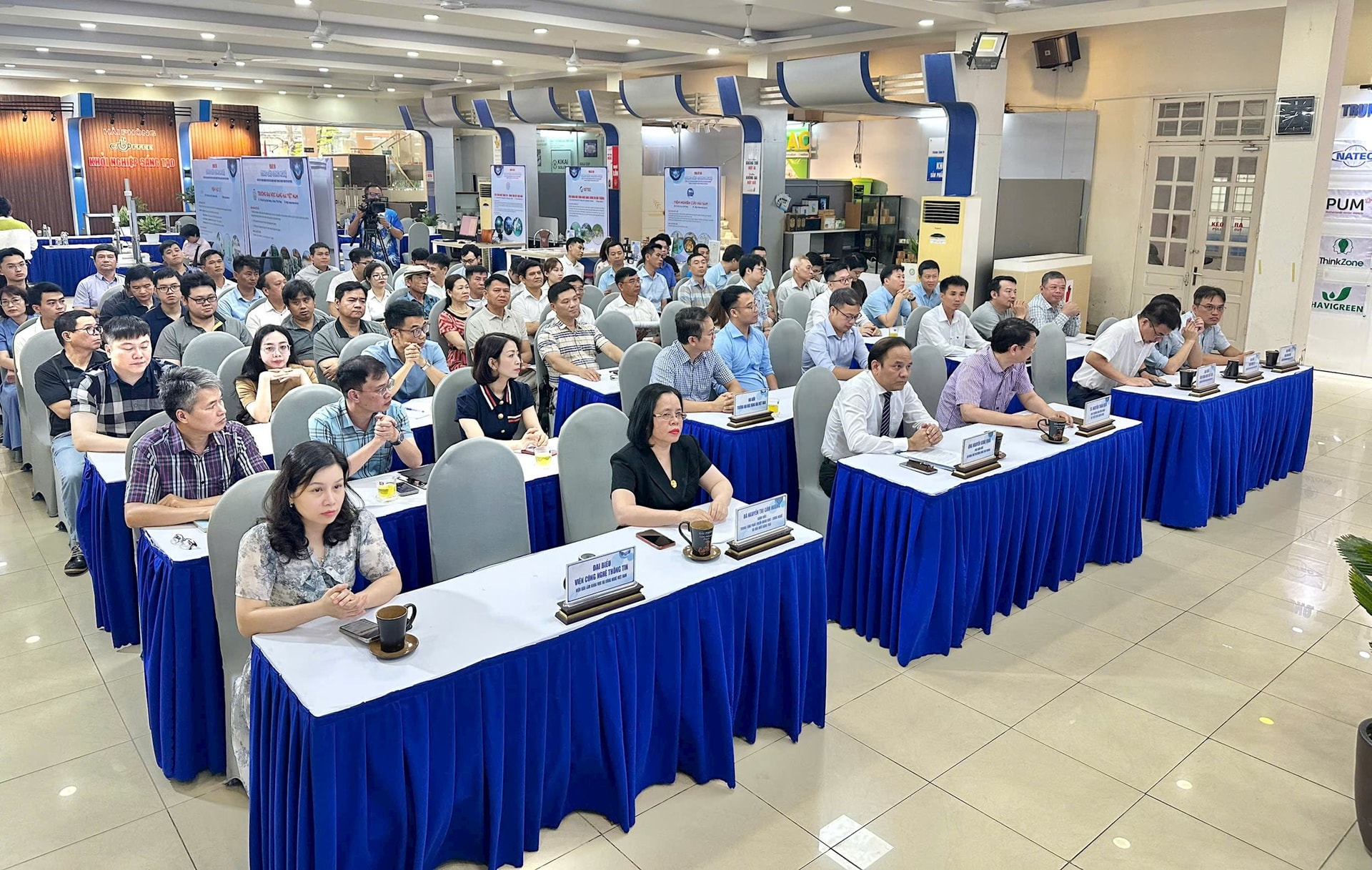 dai-bieu-30.5.jpg