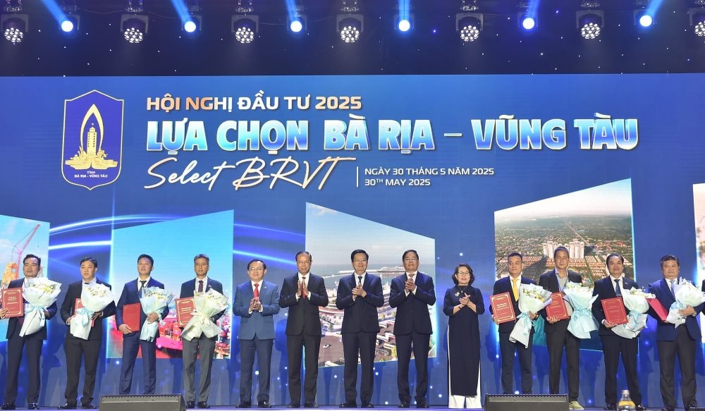 ba-ria-vung-tau-trao-chung-nhan-dau-tu-va-mo-rong-du-an-cho-53-doanh-nghiep_6839c13d65f2c.jpg