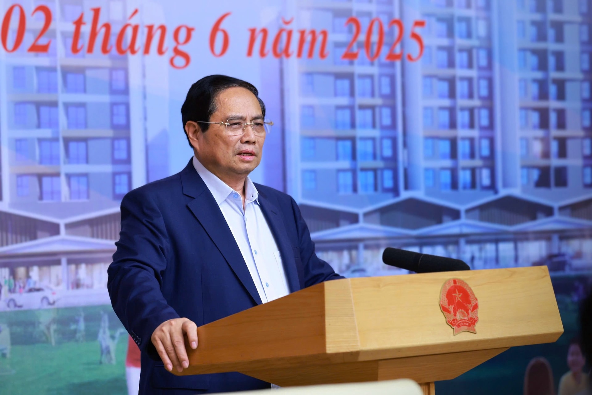 Thủ tục làm nhà ở xã hội sẽ giảm được ít nhất 350 ngày- Ảnh 1.
