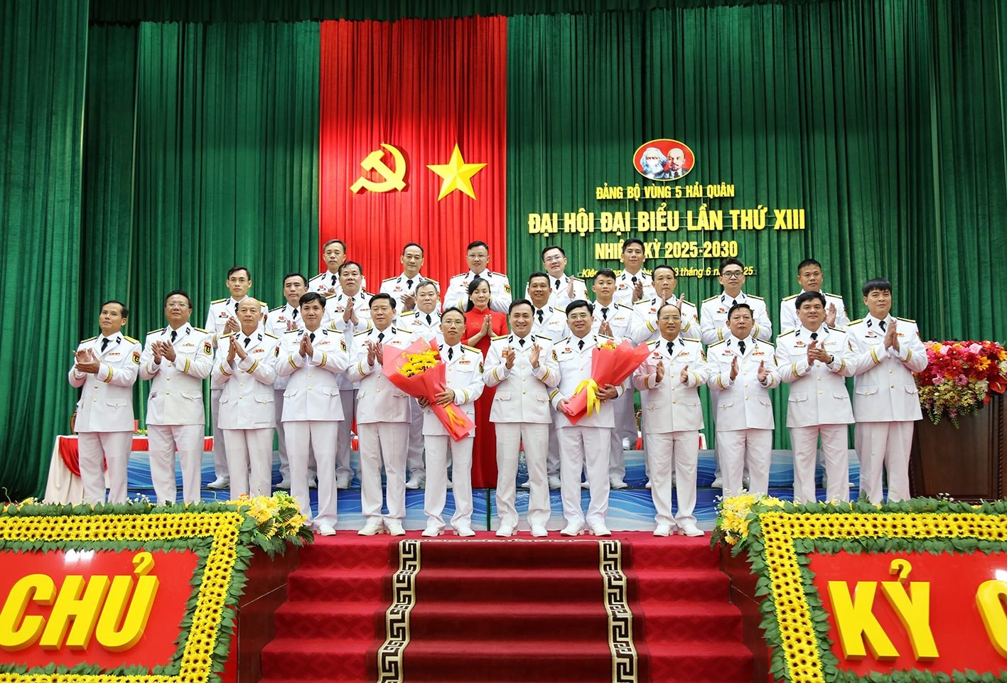 9.-ban-chap-hanh-dang-bo-vung-5-hai-quan-nhiem-ky-2025-2030-va-doan-dai-bieu-di-du-dai-hoi-cap-tren-ra-mat-dai-hoi.jpg