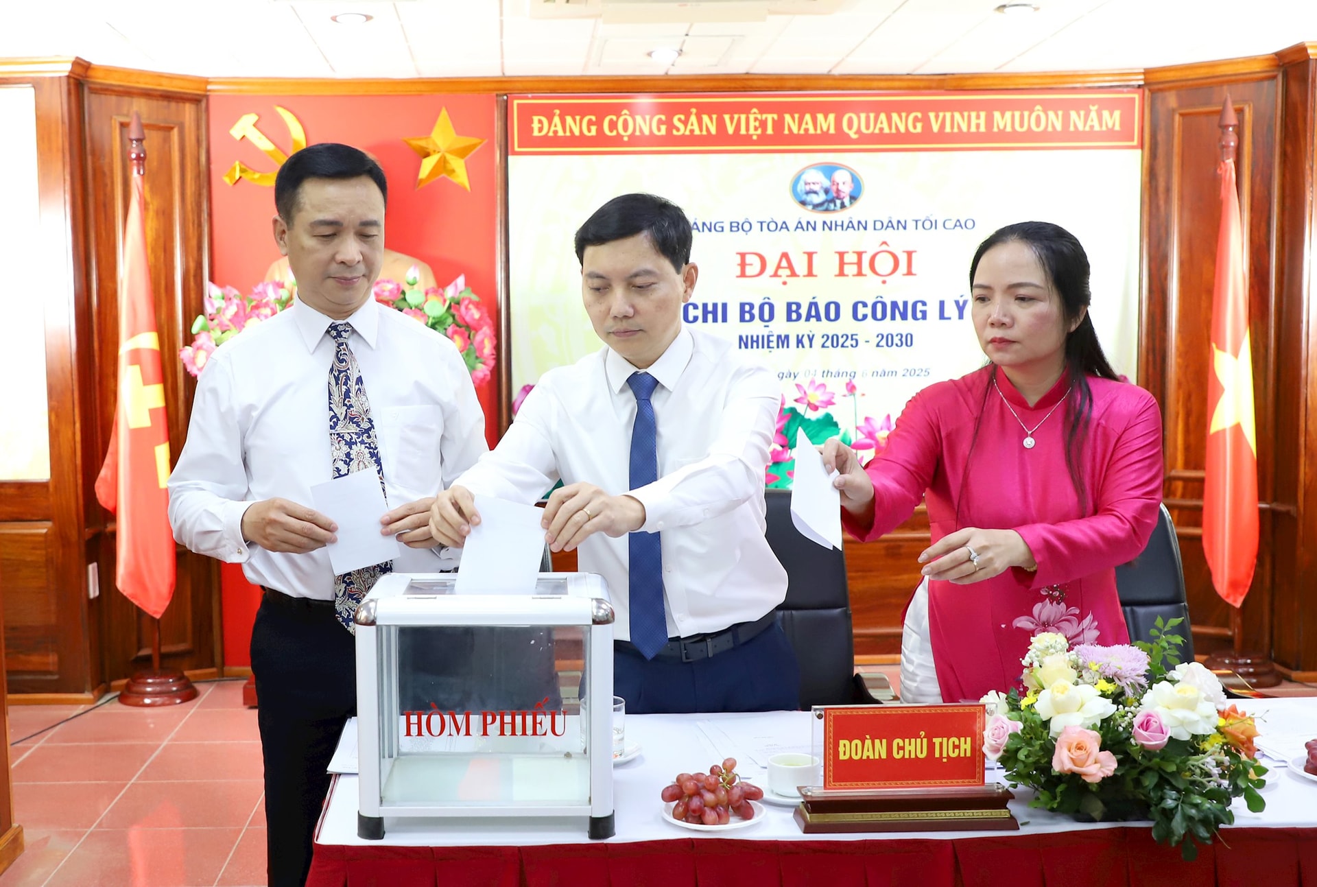 dai-hoi-chi-bo-bcl-10-.jpg