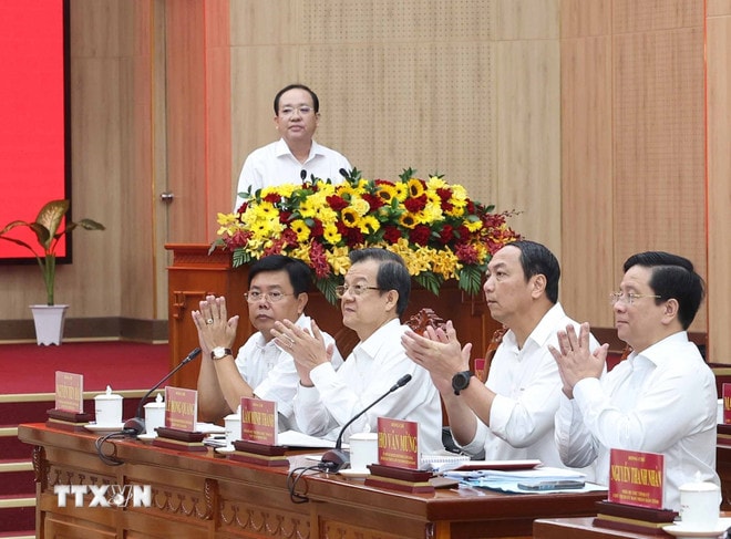 ttxvn-tong-bi-thu-to-lam-lam-viec-voi-ban-thuong-vu-tinh-uy-kien-giang-va-thuong-truc-tinh-uy-an-giang-8072272-7.jpg