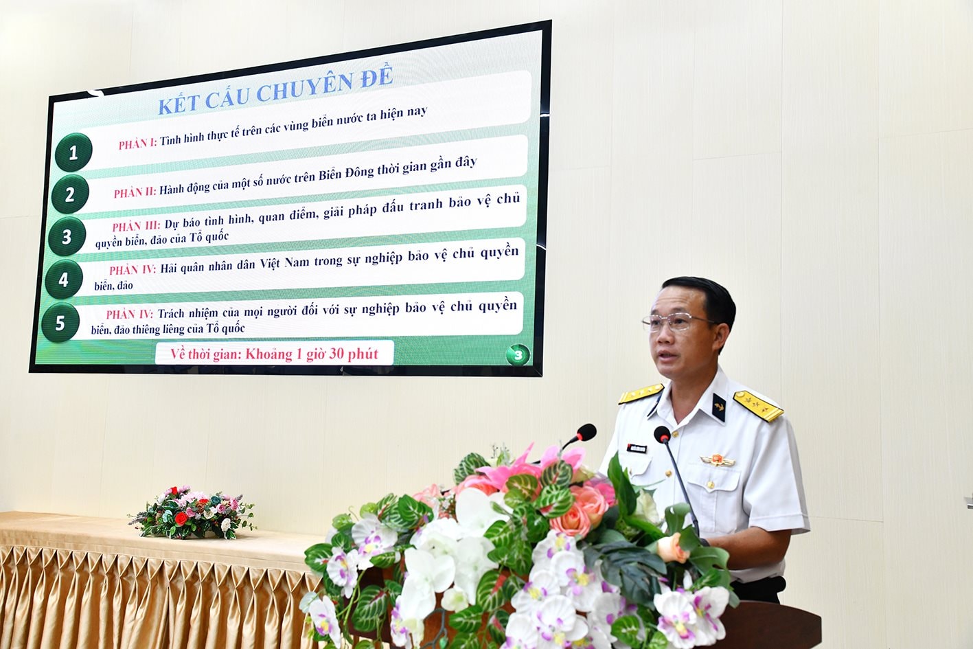 2.-thuong-ta-nguyen-luong-khuyen-chinh-uy-lu-doan-127-truyen-dat-noi-dung-.jpeg