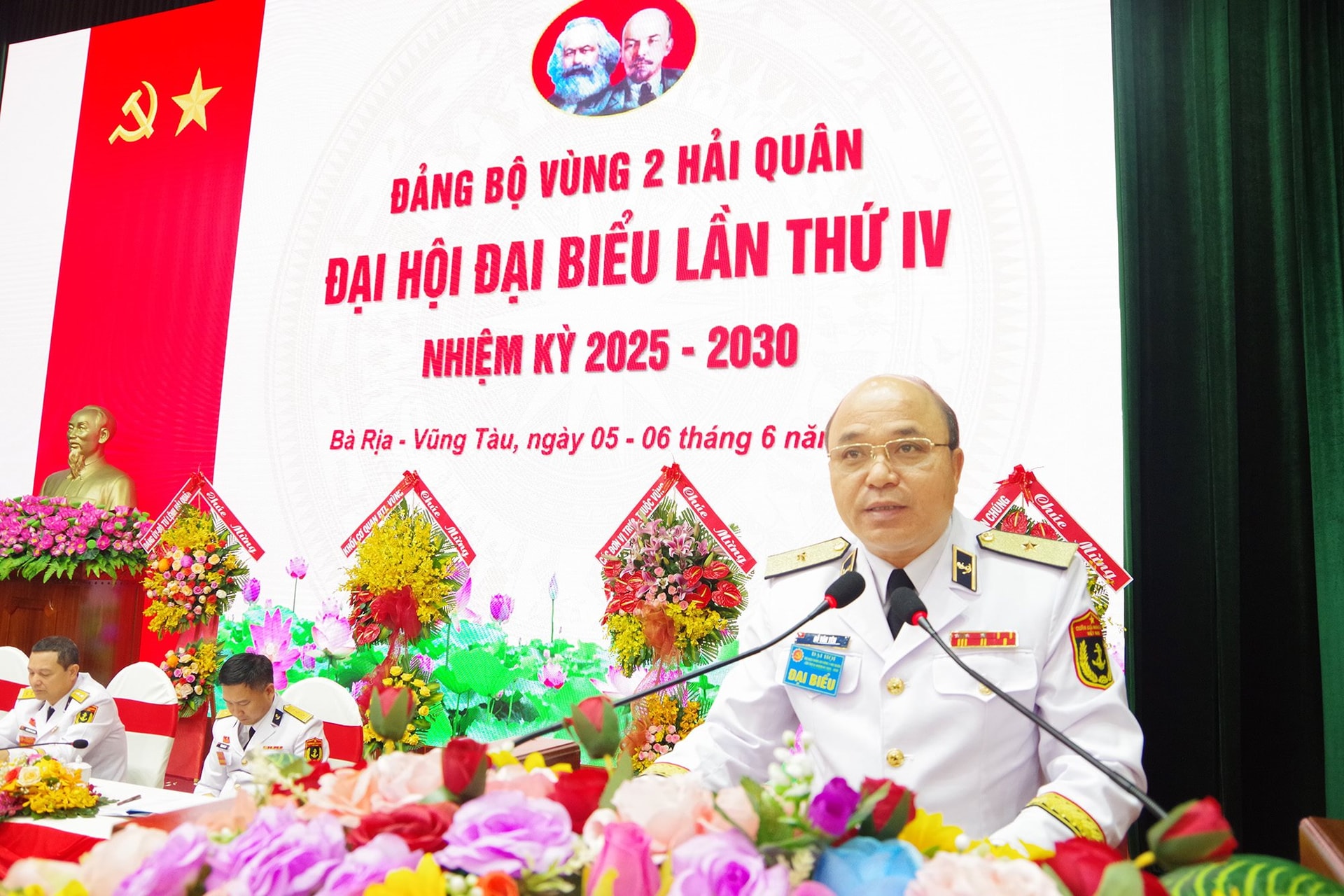 5.-chuan-do-doc-do-van-yen-uy-vien-ban-thuong-vu-dang-uy-pho-chinh-uy-hai-quan-du-va-chi-dao-dai-hoi.jpg