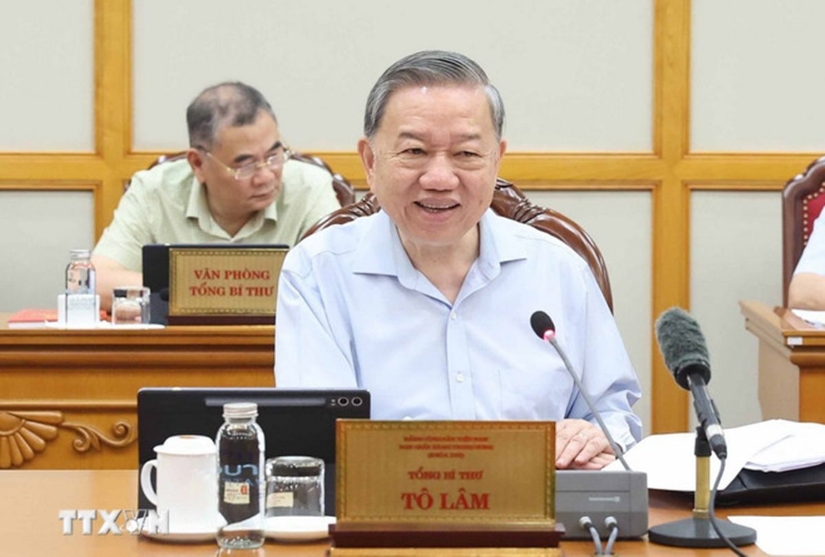 tong-bi-thu-sap-xep-bo-may-1.jpg
