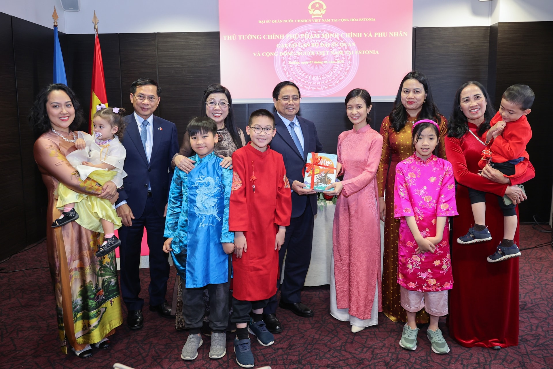 Thủ tướng: Đảng, Nhà nước luôn quan tâm cộng đồng Việt Nam ở nước ngoài, dù chỉ một người - Ảnh 8.
