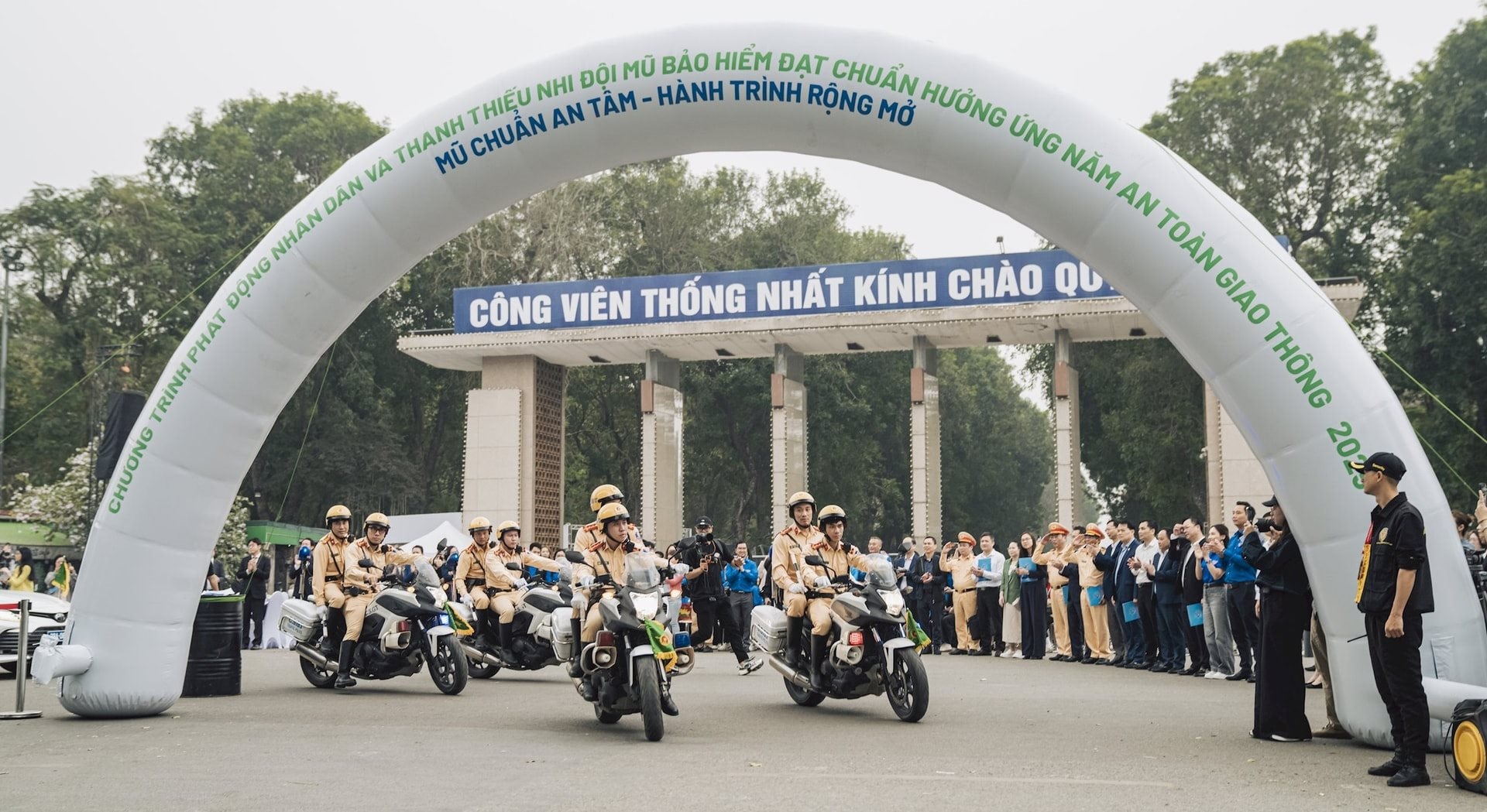 phat-dong-toan-dan-doi-mu-bao-hiem-dat-chuan-1.jpg