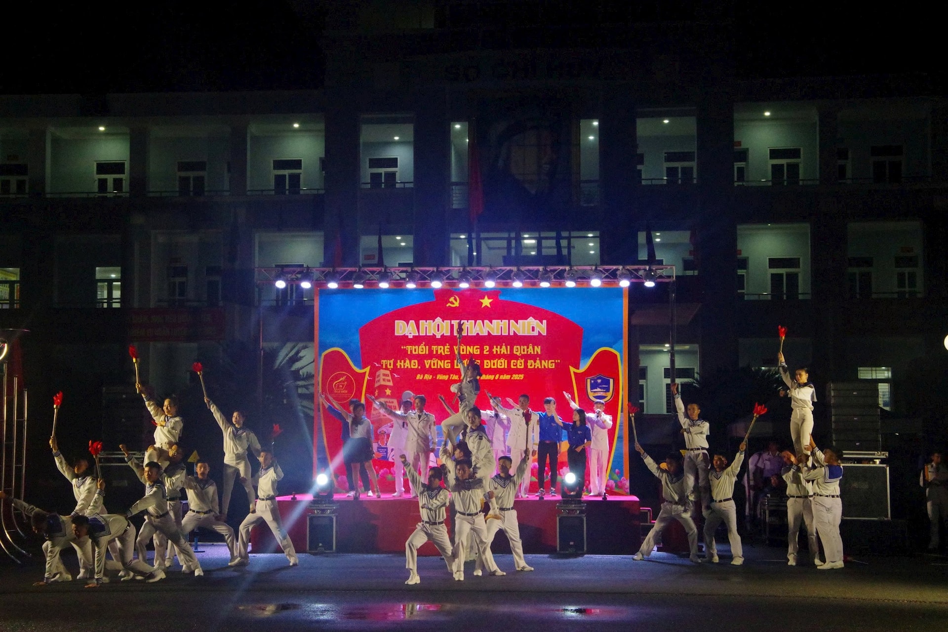 1.-bieu-dien-tiet-muc-van-nghe-tai-lu-doan-167.jpg