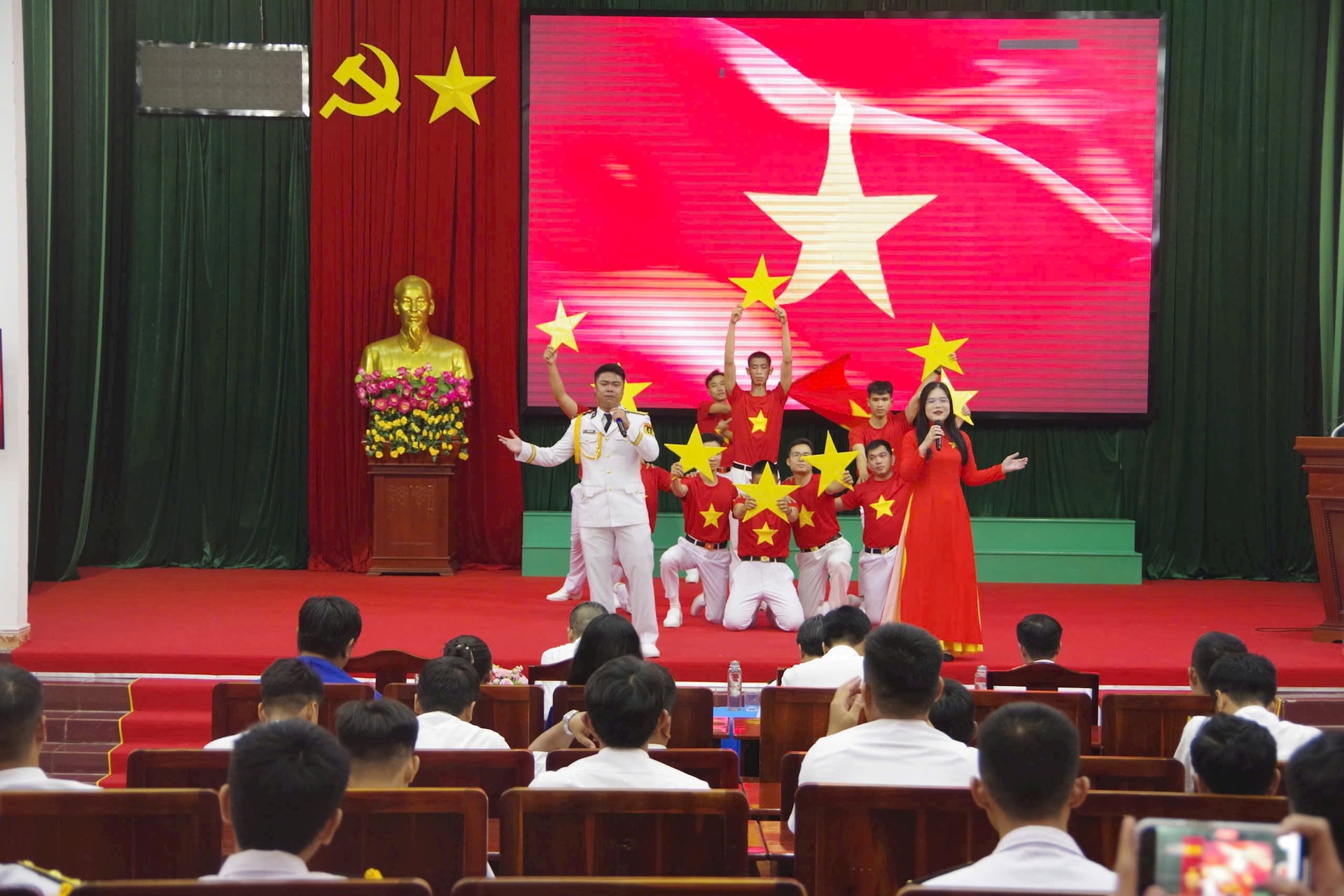 8.-quang-canh-buoi-da-hoi-thanh-nien-o-khu-vuc-binh-thuan.jpg