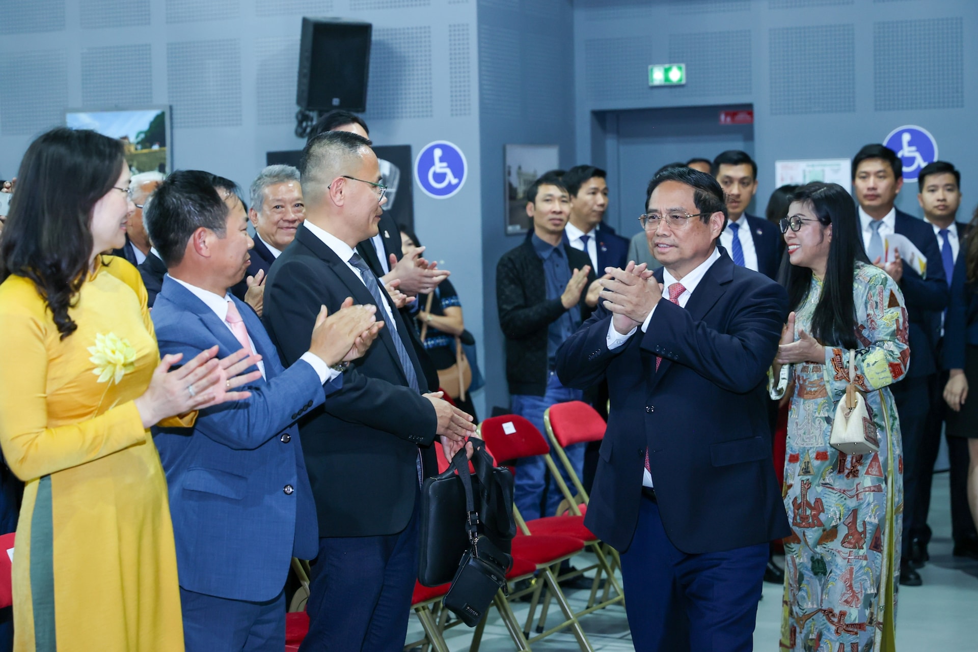 Thủ tướng: Cộng đồng người Việt Nam tại Pháp có truyền thống vô cùng đáng tự hào- Ảnh 1.