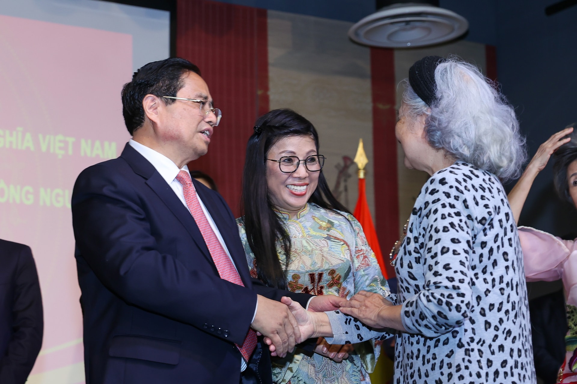 Thủ tướng: Cộng đồng người Việt Nam tại Pháp có truyền thống vô cùng đáng tự hào- Ảnh 11.