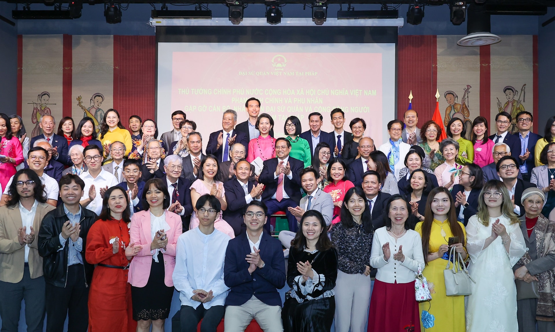 Thủ tướng: Cộng đồng người Việt Nam tại Pháp có truyền thống vô cùng đáng tự hào- Ảnh 10.