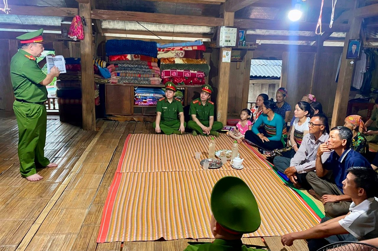 tuyentruyen.jpg