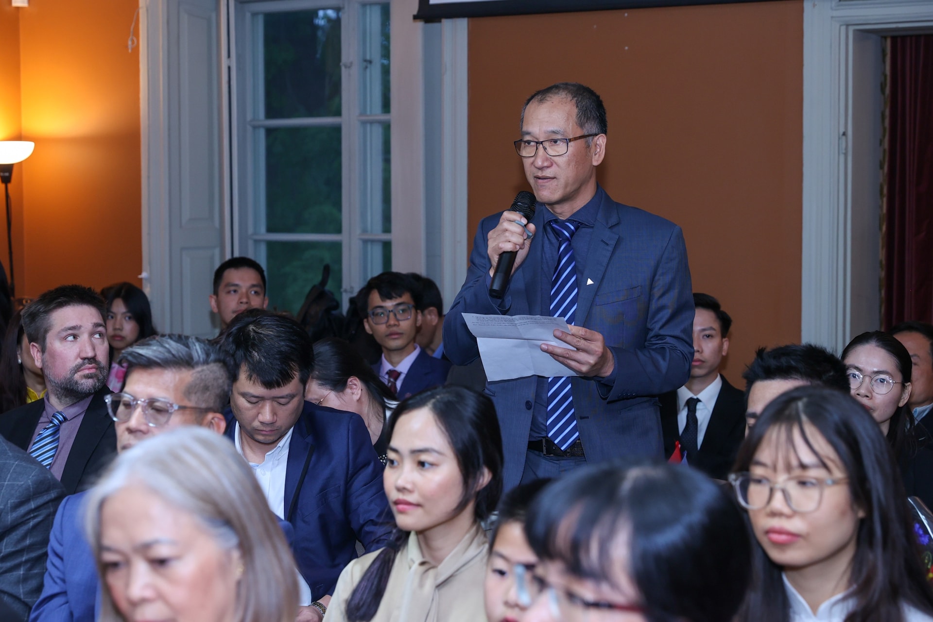 Thủ tướng gặp gỡ kiều bào tại Thụy Điển: 'Tự lo được cho mình cũng là yêu nước'- Ảnh 5.