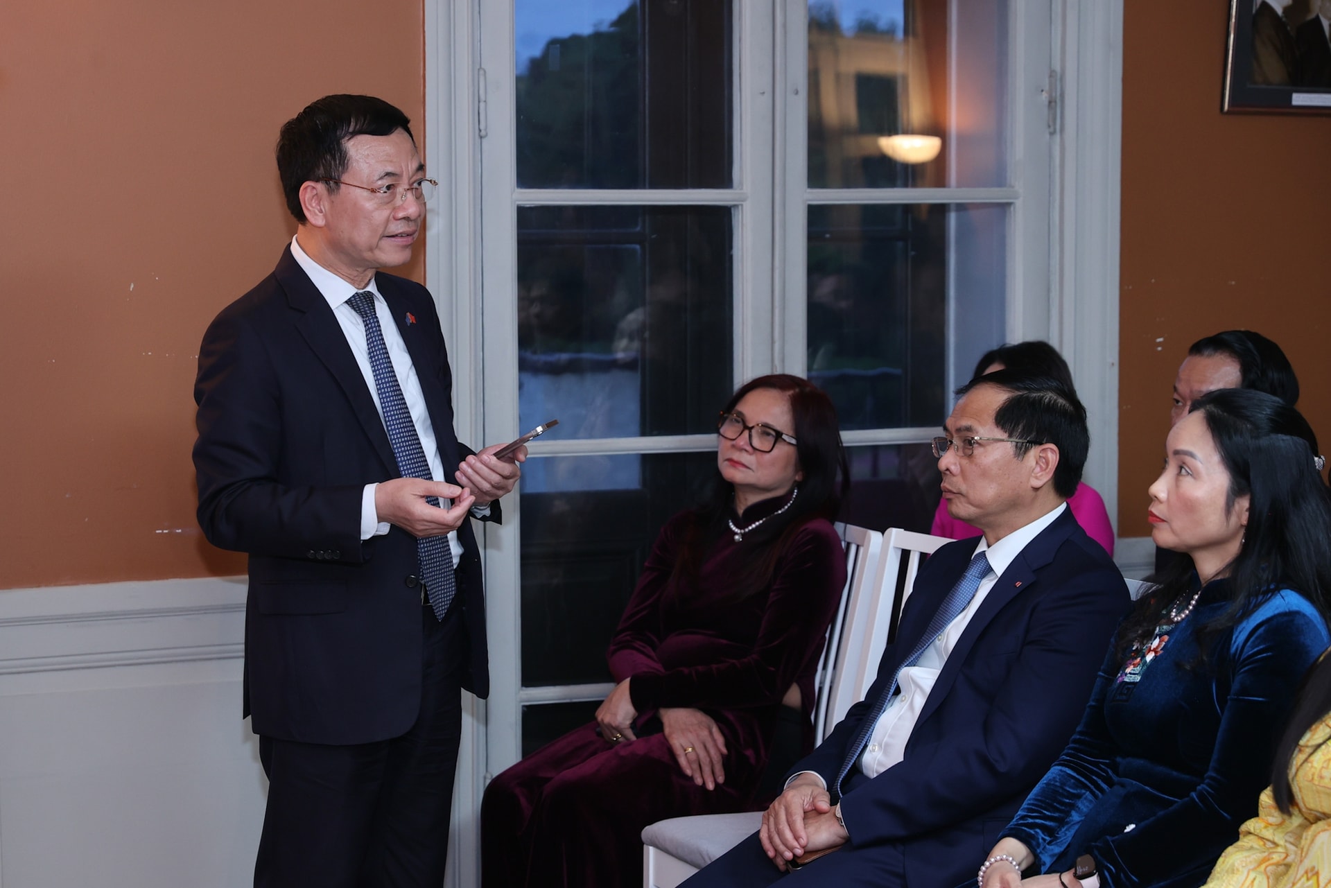 Thủ tướng gặp gỡ kiều bào tại Thụy Điển: 'Tự lo được cho mình cũng là yêu nước'- Ảnh 8.