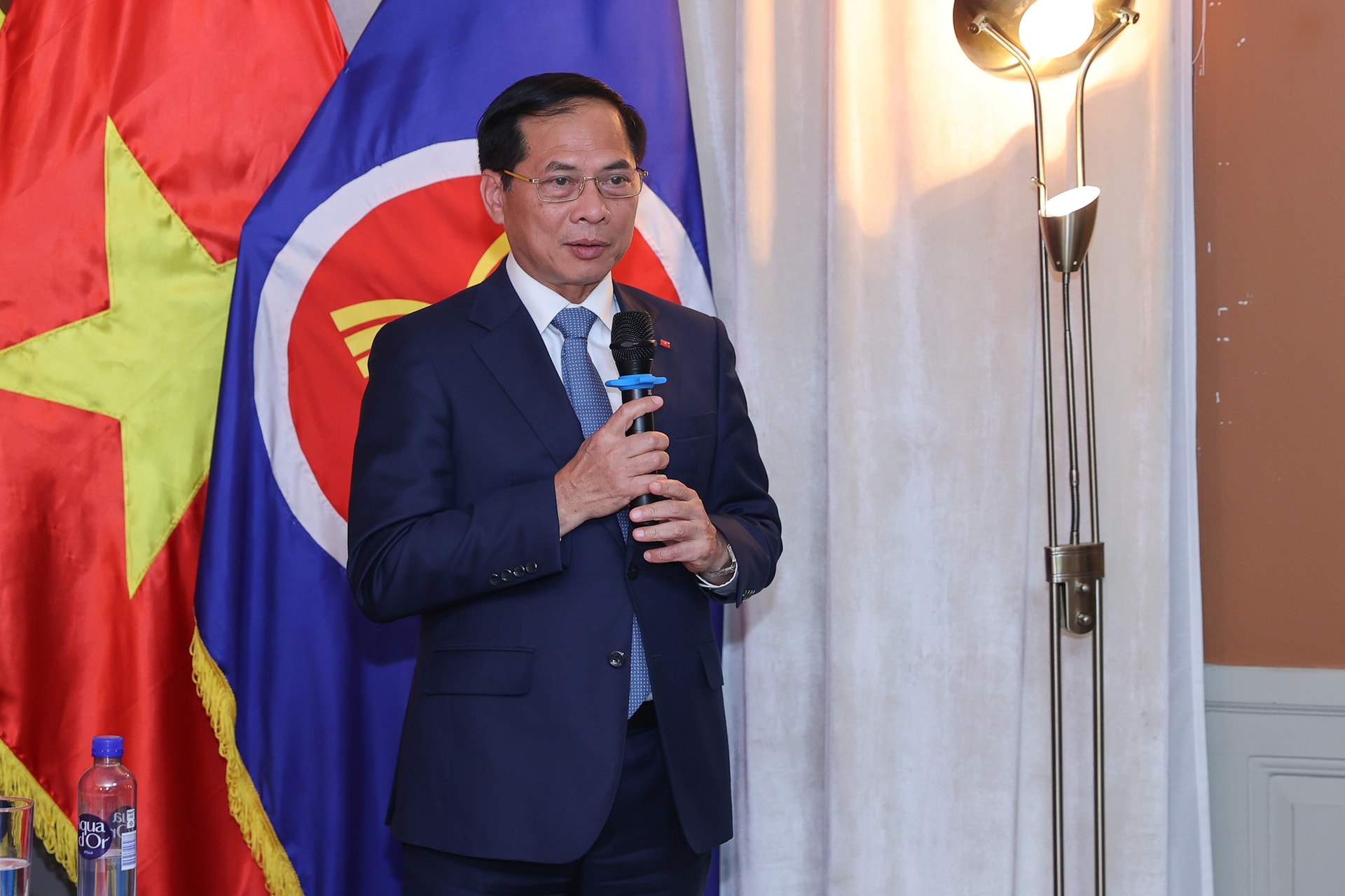 Thủ tướng gặp gỡ kiều bào tại Thụy Điển: 'Tự lo được cho mình cũng là yêu nước'- Ảnh 3.