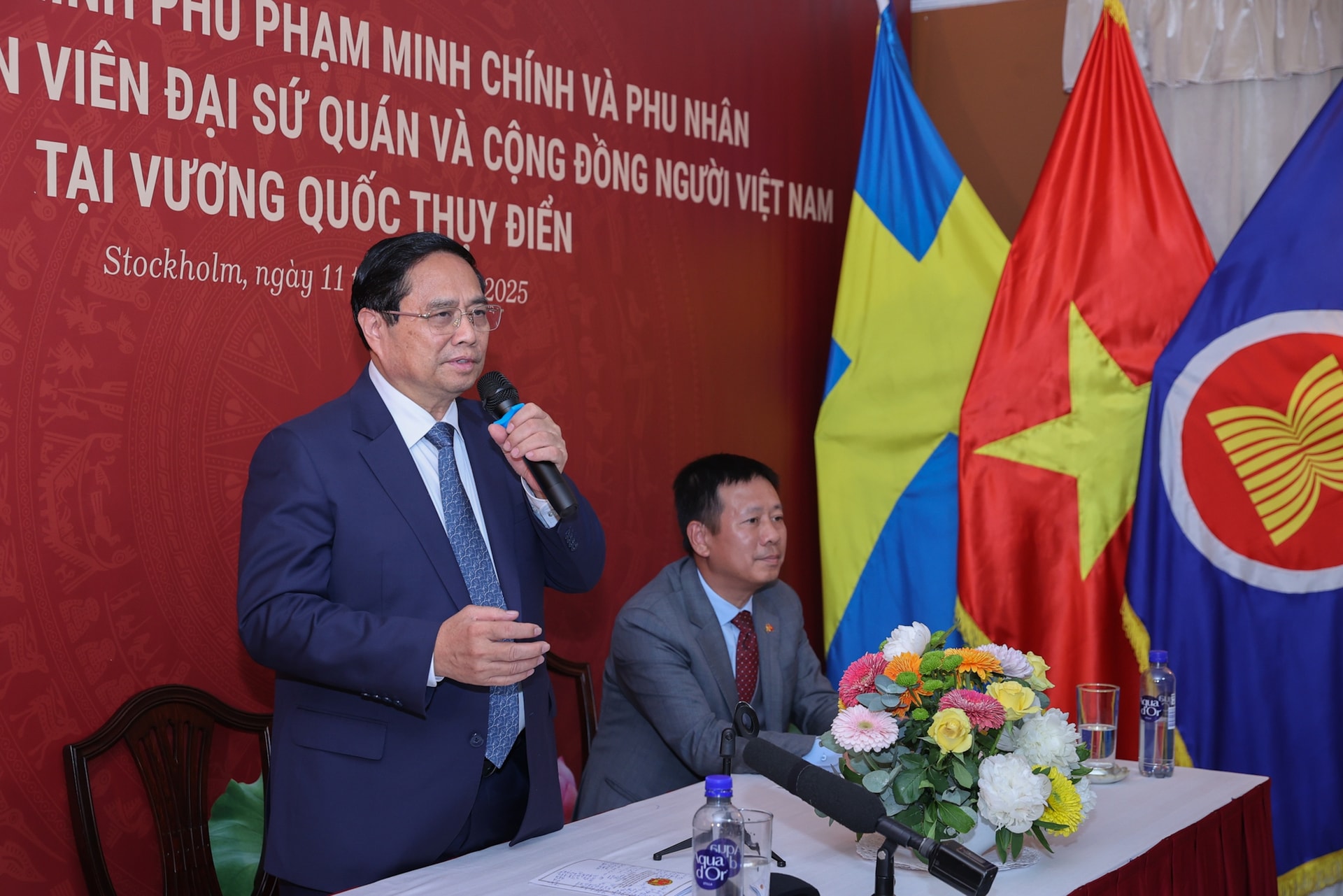 Thủ tướng gặp gỡ kiều bào tại Thụy Điển: 'Tự lo được cho mình cũng là yêu nước'- Ảnh 1.