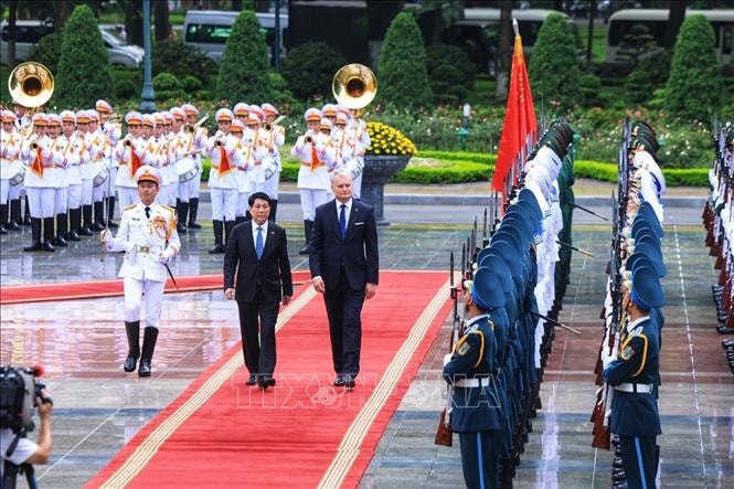 Chủ tịch nước Lương Cường chủ trì lễ đón Tổng thống Lithuania thăm chính thức Việt Nam- Ảnh 4.