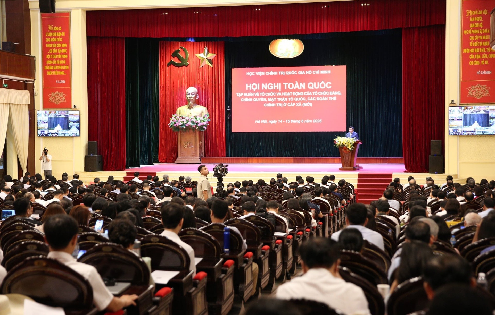 anh-3-tin-hoc-vien-chinh-tri-quoc-gia-hcm.jpg