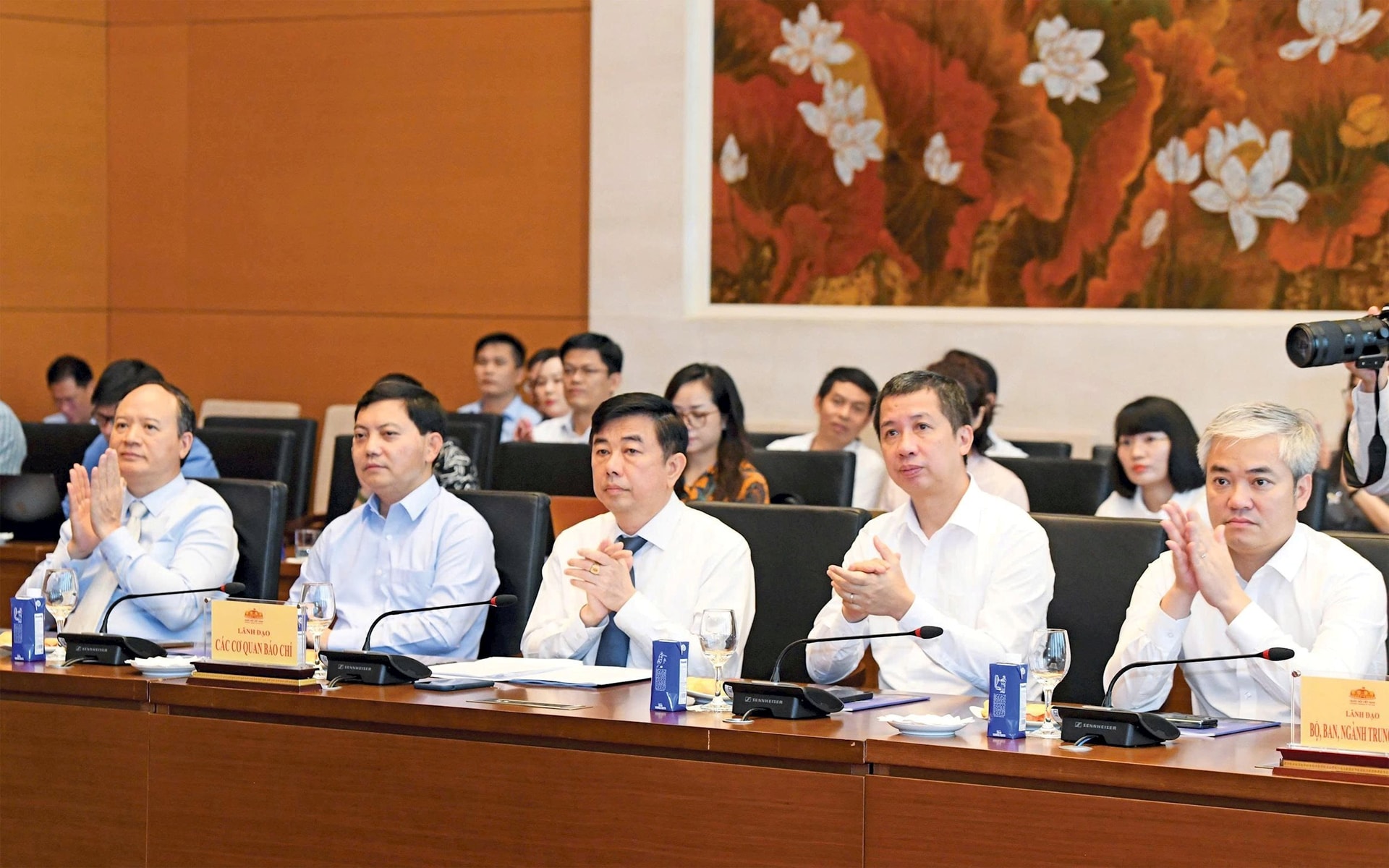 lanh_dao.jpg