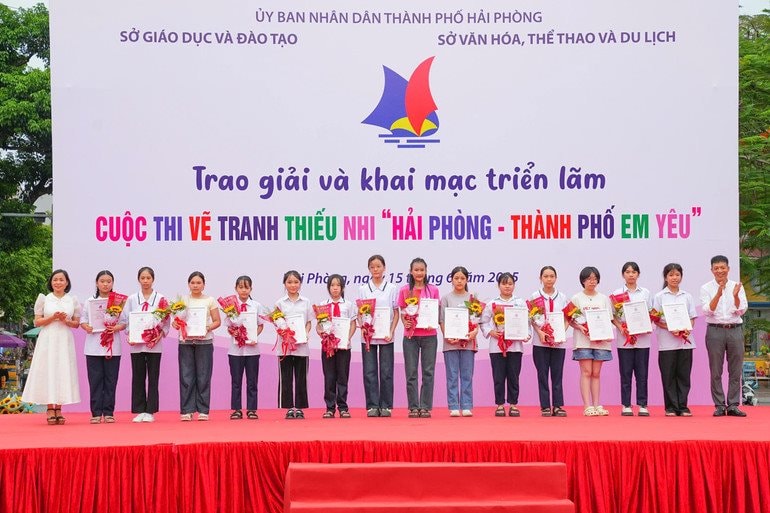 trao-giai-15.6...jpg
