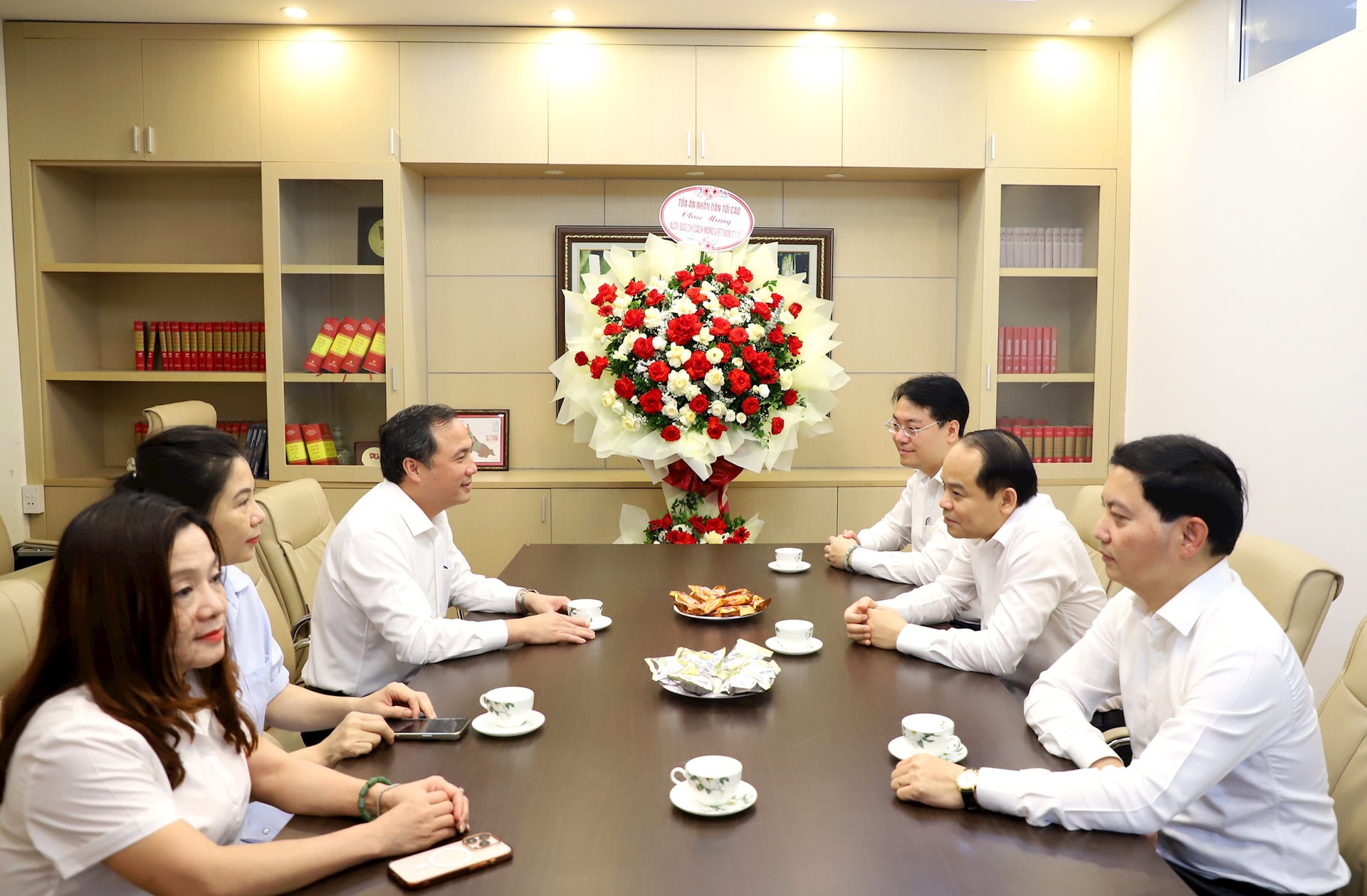 bao-chi-viet-nam-21-6-5-.jpg