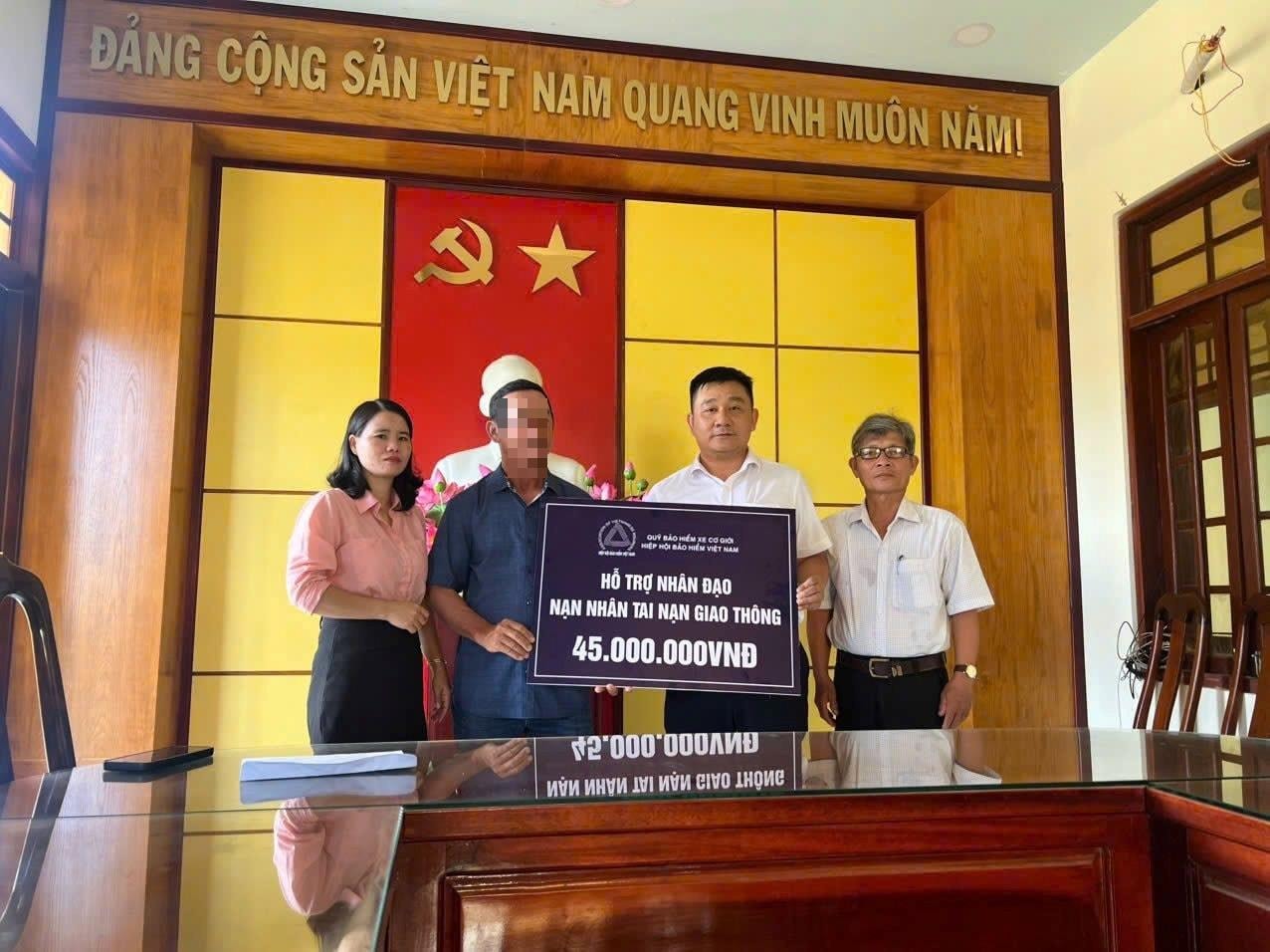 quy-bao-hiem-xe-co-gioi-trao-ho-tro-nhan-dao-cho-gia-dinh-nan-nhan-tu-vong-do-tai-nan-giao-thong(1).jpg