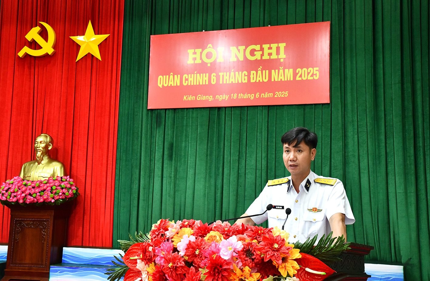 4.-thuong-ta-mai-dang-danh-pho-tu-lenh-tham-muu-truong-vung-phat-bieu-tai-hoi-nghi.jpg