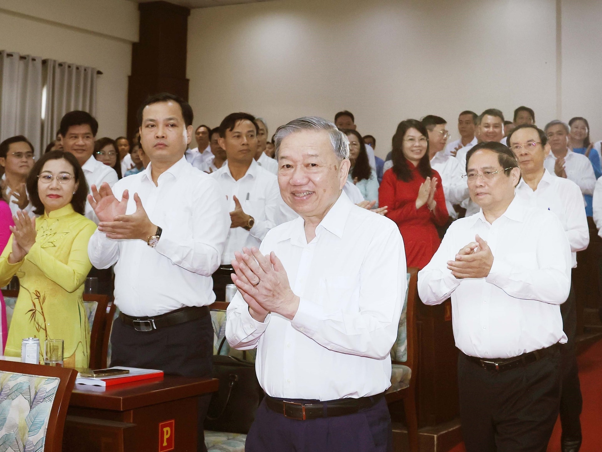 vna-potal-tong-bi-thu-to-lam-va-doan-cong-tac-trung-uong-lam-viec-voi-ban-thuong-vu-thanh-uy-thanh-pho-ho-chi-minh-tinh-ba-ria-vung-tau-va-binh-duon-8098111.jpg