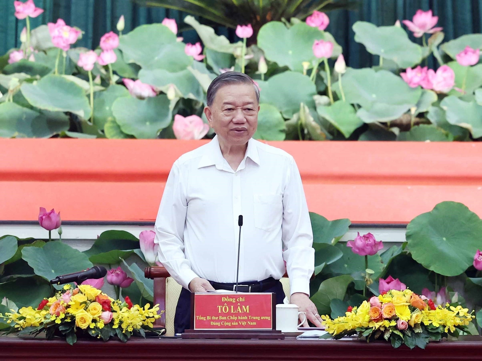 vna-potal-tong-bi-thu-to-lam-lam-viec-voi-ban-thuong-vu-thanh-uy-tp-ho-chi-minh-tinh-uy-ba-ria-vung-tau-va-binh-duong-8098097.jpg
