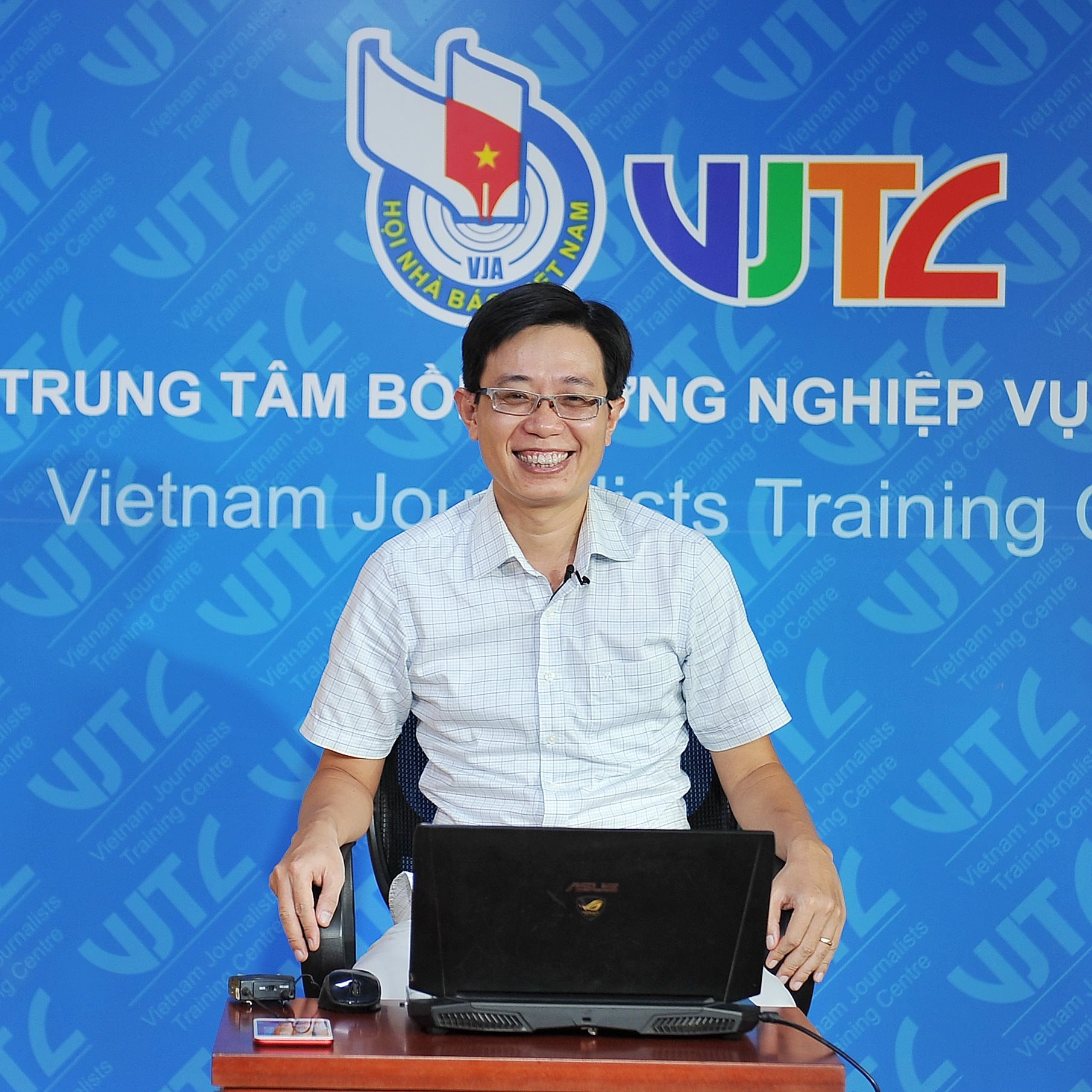 nha-bao-ngo-huy-hoang-bien-tap-vien-bao-thieu-nien-tien-phong-va-nhi-dong_-giang-vien-kiem-chuc-cua-trung-tam-boi-duong-nghiep-vu-bao-chi-hoi-nha-bao-viet-nam-.jpg