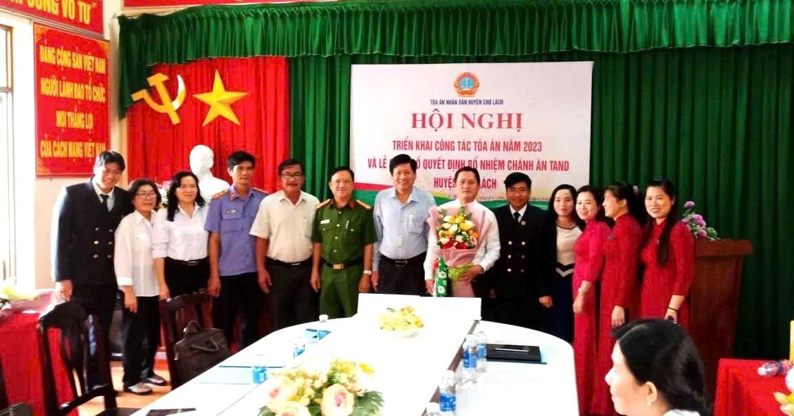 tand-huyen-cho-lach.jpg